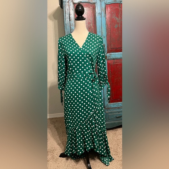 New York & Company Dresses & Skirts - NWT NY & Co (M) Kelly green/white polka dot wrap dress💚